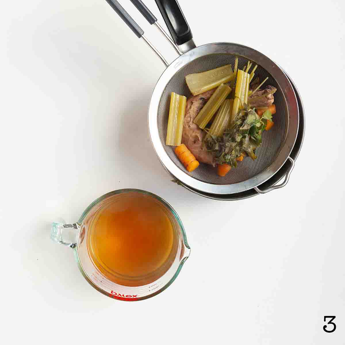 Strained turkey stock in a measuring cup.
