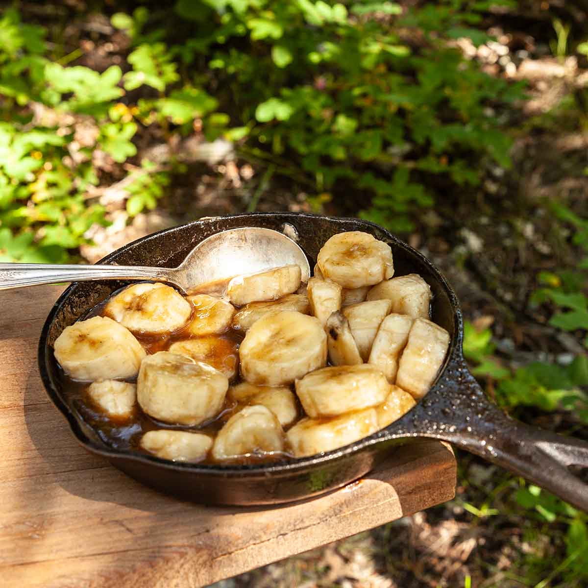 A small skillet filled with caramelized bananas.